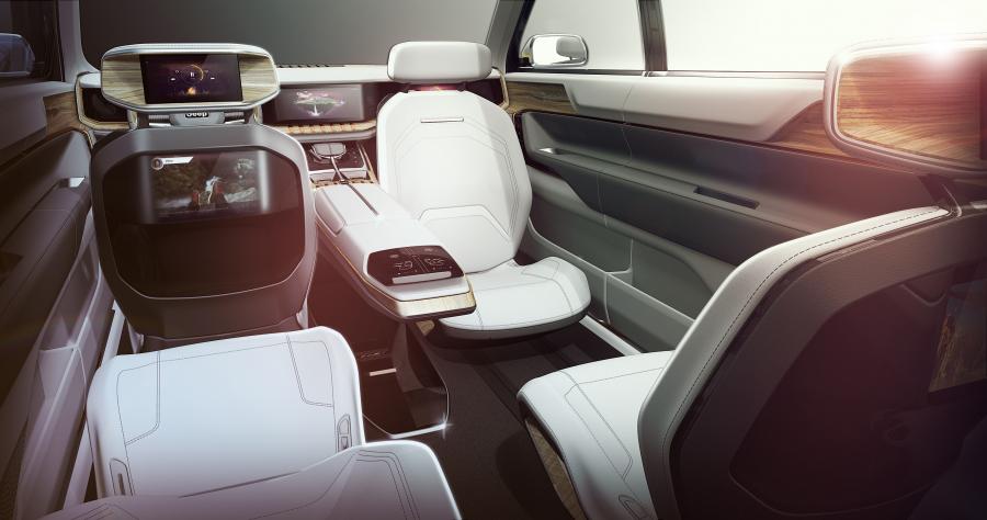 Интерьер Jeep Yuntu Concept 2017 года  (фото 2 из 5)